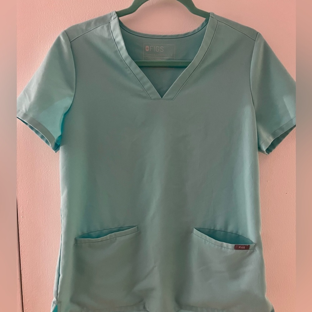 Women’s figs scrub top